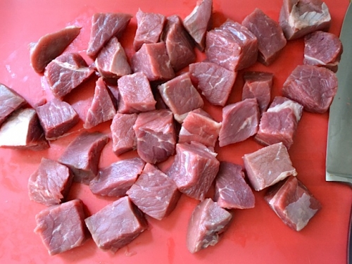 нарізаємо яловичину
