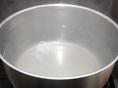 каструля з водою