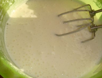 Збиваємо всі інгредієнти для тіста