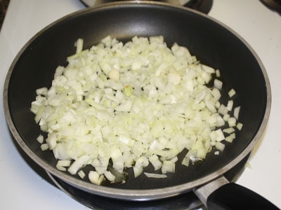 цибулю на сковороді