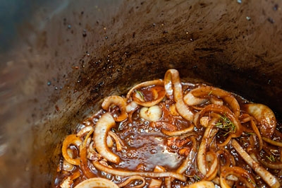 цибулю в казані