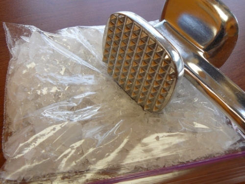 коліма лід молотком для відбивання м'яса