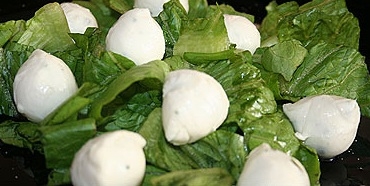 Починаємо збирати салат по частинах