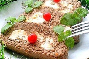 Сирно-печінковий рулет «Напередодні Різдва»