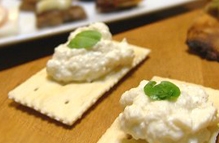 Канапе з тофу і вершковим сиром