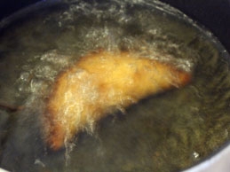 смажимо чебуреки в маслі