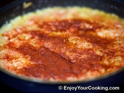 спеції на сковороді