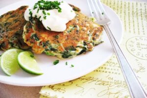 Оладки на кефірі з зеленою цибулею