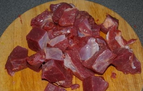 Нарізаємо баранину