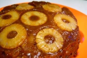 Пиріг з ананасом