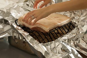 викладаємо на решітку сало