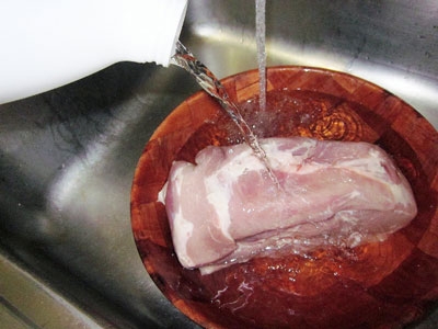 м'ясо в мисці