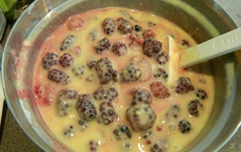 перемішуємо начинку з тестовою сумішшю