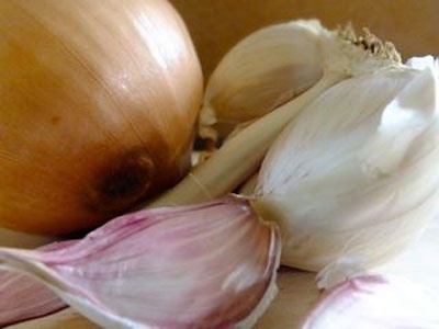 цибулю і часник