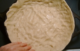 викладаємо тісто на деко