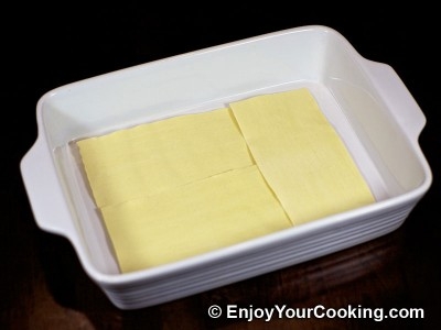 викладаємо у форму листя лазаньї