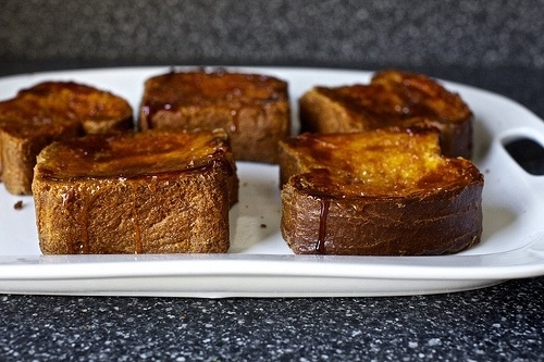 заливаємо тости карамеллю