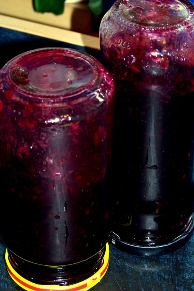 банки вниз шийкою