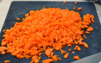 подрібнюємо морква