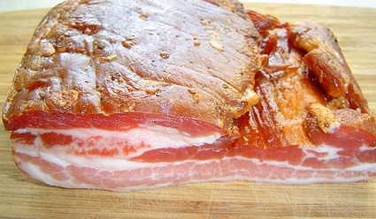 Нарізаємо бекон