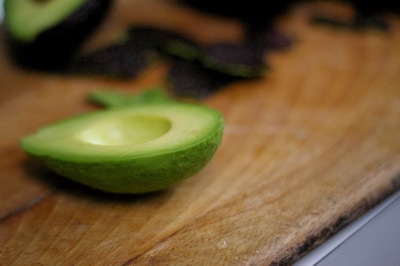 очищаємо авокадо