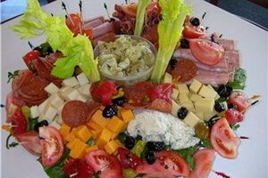 Антипасти з зеленим салатом