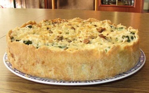 відкритий пиріг з брокколі і грибами