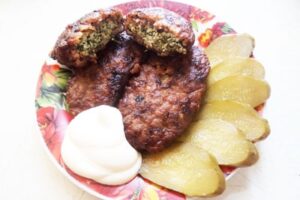 М&;ясні зрази з яйцем