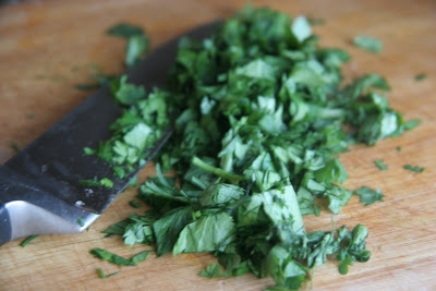 нарізаємо петрушку 