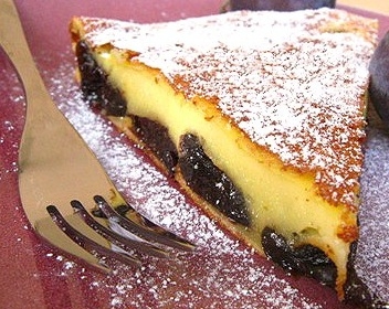 Дуже смачний пиріг з чорносливом