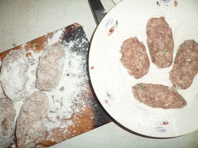 зрази в тарілці і на дошці