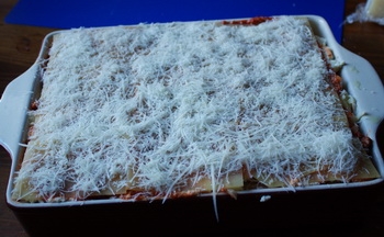 запікаємо лазанью