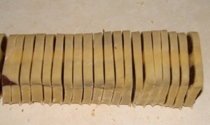 Ріжемо рулет пластинками