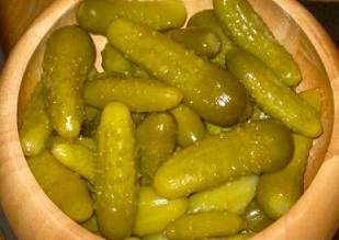 Огірки промиваємо