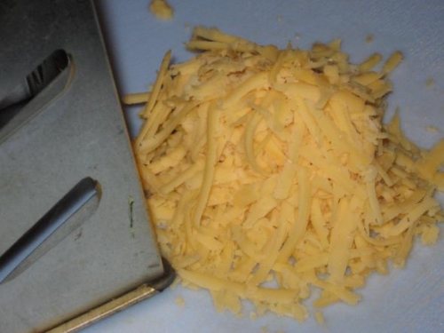 Натираємо сир