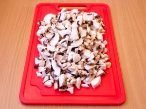 нарізаємо гриби