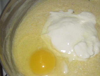 Змішуємо всі інгредієнти для тіста