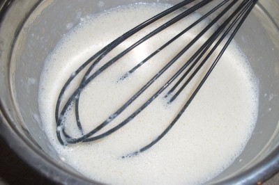 збиваємо яйця з молоком