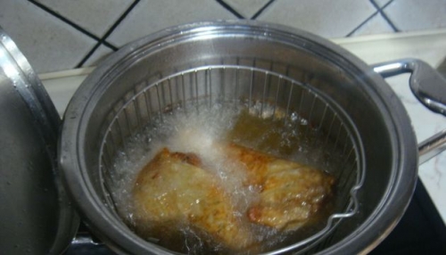 Обсмажуємо у фритюрі