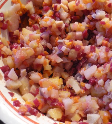 Змішуємо і викладаємо салат