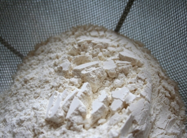 просіваємо борошно