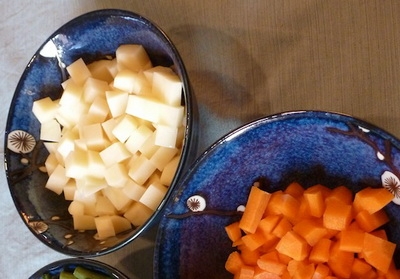 нарізаємо овочі кубиками