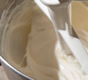 вершковий сир збиваємо з цукром
