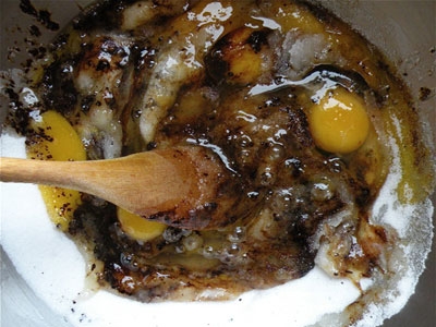 суміш з яєць, кави і цукру