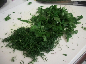 дрібно рубаємо зелень