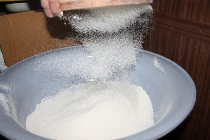 Просіваємо борошно