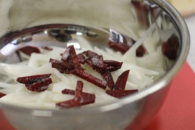 з'єднуємо редис, імбир і буряк