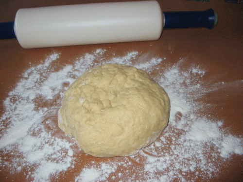 розкачуємо тісто