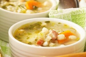 Італійський суп з перловкою і квасолею