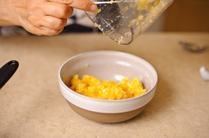 переливаємо лимонну суміш у миску